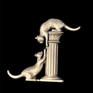 JJ playful cats brooch